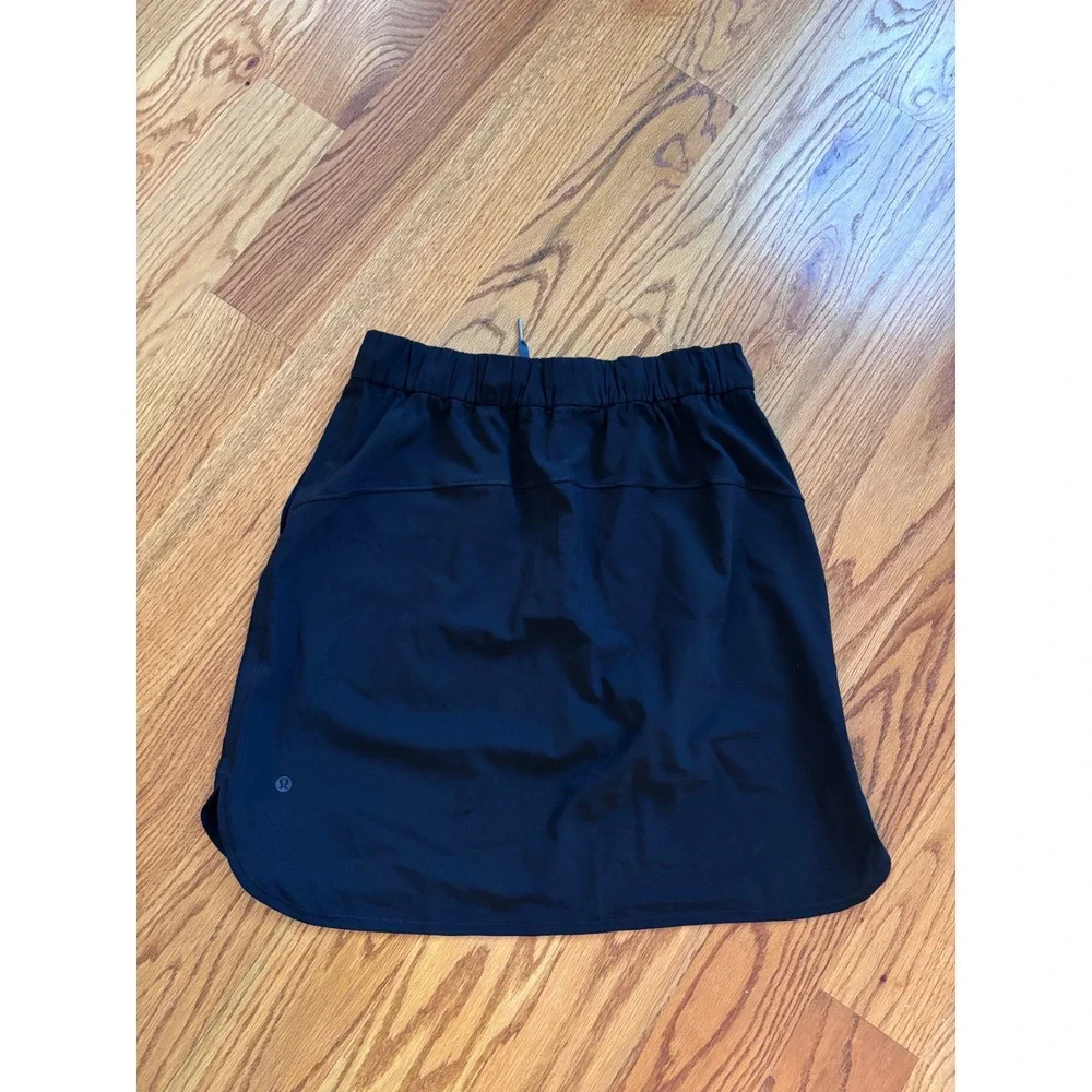 Lululemon On the Fly Skirt Black Woven Drawstring Athletic‎ Casual Size 10